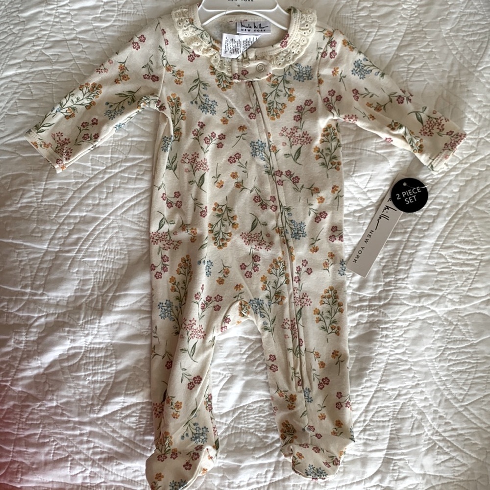 ☀️3/$30☀️ NWT Nicole Miller baby girl sleep and play with headband set